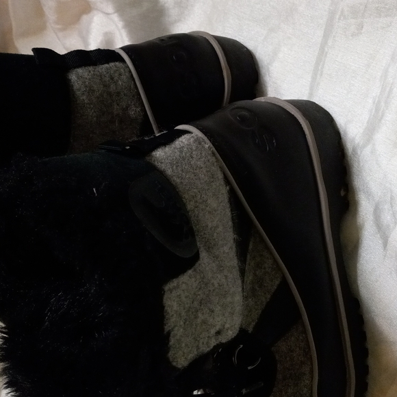 SOREL Women's Ankle Boots Black/Gray Faux Fur Trim Sz 6.5 Lace Up Waterproof - Picture 3 of 11